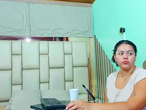 Snapshot of KatANDfer chatting on 07-04-26, 01:06 KatANDfer online show from 07-04-26, 01:06