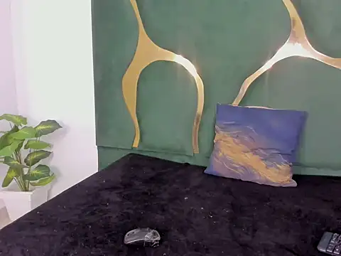 Mila petiteasm online show from 06-15-26, 12:51