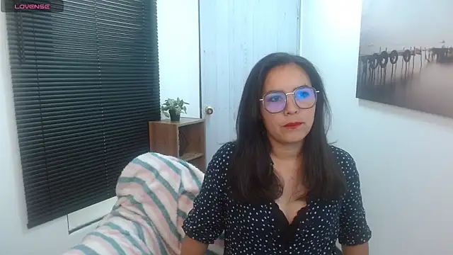 Snapshot of Violet_Lex chatting on 06-13-26, 07:12 Violet Lex online show from 06-13-26, 07:12