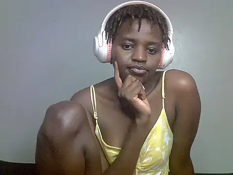 Snapshot of Sweet_smiles2 chatting on 06-28-26, 05:13 Sweet smiles2 online show from 06-28-26, 05:13
