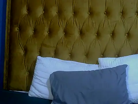 sweetcandyxxx24 online show from 06-18-26, 12:09