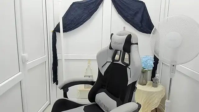 Vanilla Vixen online show from 07-28-26, 06:09