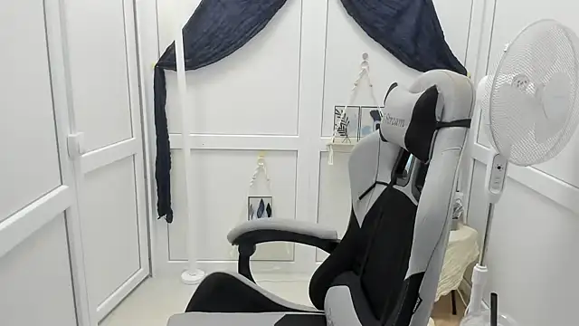 Vanilla Vixen online show from 07-30-26, 06:01