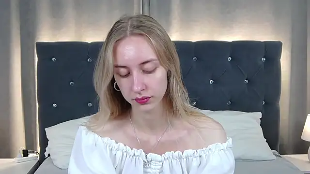 Snapshot of LirienVexx chatting on 07-10-26, 04:17 LirienVexx online show from 07-10-26, 04:17