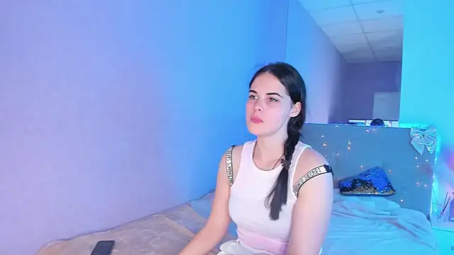 Snapshot of JennaMiu chatting on 07-16-26, 05:24 JennaMiu online show from 07-16-26, 05:24