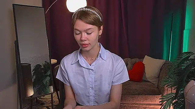 Snapshot of EvaEverly chatting on 06-14-26, 06:04 EvaEverly online show from 06-14-26, 06:04