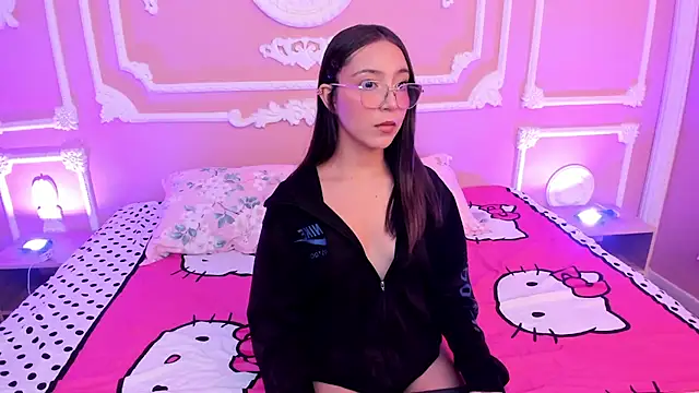 Snapshot of NinaSinclair chatting on 06-08-26, 11:21 NinaSinclair online show from 06-08-26, 11:21