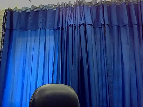 Snapshot of lucyli_25 chatting on 06-10-26, 12:59 lucyli 25 online show from 06-10-26, 12:59