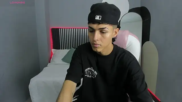 Snapshot of Axel_Mendozaa chatting on 06-16-26, 08:00 Axel Mendozaa online show from 06-16-26, 08:00