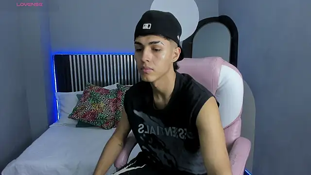 Snapshot of Axel_Mendozaa chatting on 06-25-26, 07:51 Axel Mendozaa online show from 06-25-26, 07:51