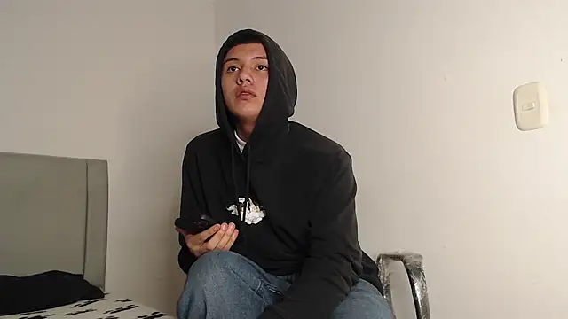 Snapshot of Owenn__blueee chatting on 06-13-26, 07:06 Owenn blueee online show from 06-13-26, 07:06