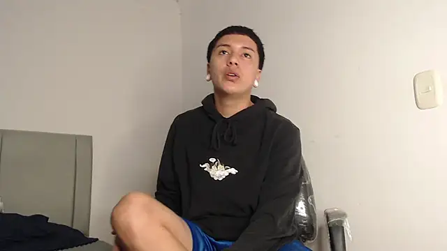 Snapshot of Owenn__blueee chatting on 07-22-26, 06:11 Owenn blueee online show from 07-22-26, 06:11