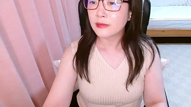 Snapshot of LENA-xo chatting on 06-14-26, 06:15 LENA-xo online show from 06-14-26, 06:15