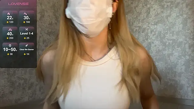 Snapshot of LunaHoke chatting on 06-04-26, 11:27 LunaHoke online show from 06-04-26, 11:27
