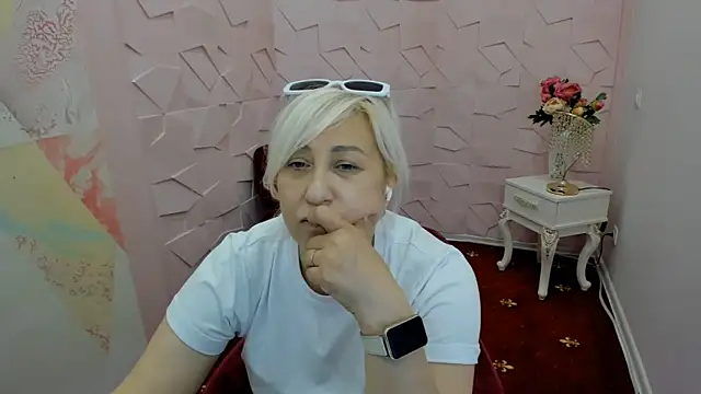 Snapshot of Fabolous_love chatting on 06-08-26, 12:05 Fabolous love online show from 06-08-26, 12:05