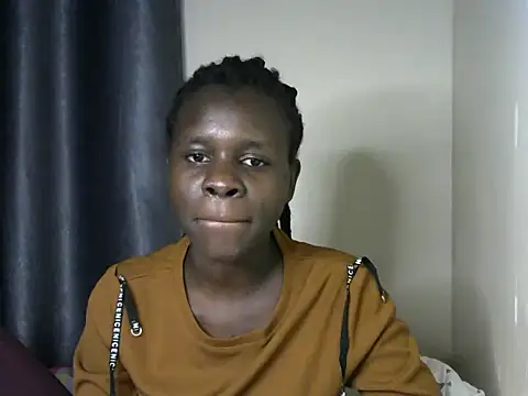 Snapshot of queen_lola1 chatting on 07-06-26, 03:47 queen lola1 online show from 07-06-26, 03:47
