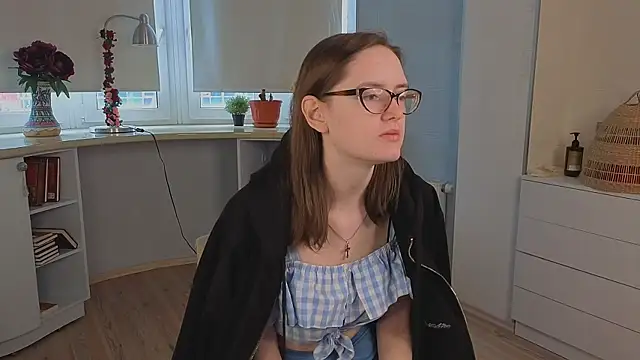 Snapshot of EstelaWeninger chatting on 06-30-26, 04:02 EstelaWeninger online show from 06-30-26, 04:02