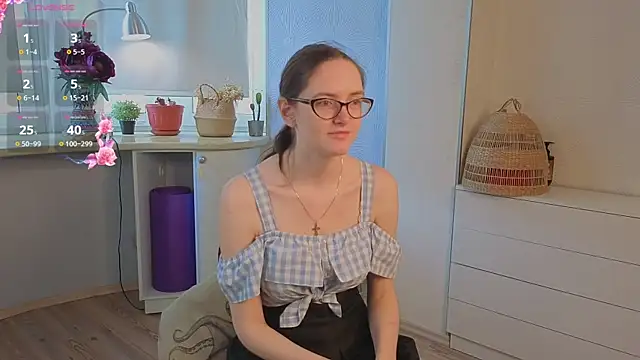 Snapshot of EstelaWeninger chatting on 07-21-26, 04:04 EstelaWeninger online show from 07-21-26, 04:04