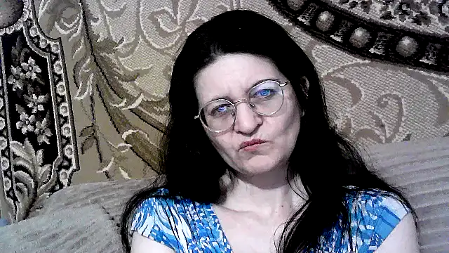 Snapshot of Dear_Annet chatting on 07-08-26, 08:13 Dear Annet online show from 07-08-26, 08:13