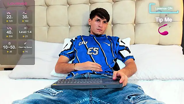Snapshot of Zack23__ chatting on 06-25-26, 03:17 Zack23 online show from 06-25-26, 03:17