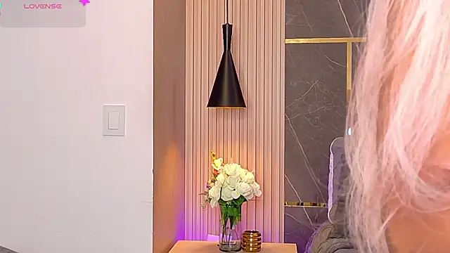 Snapshot of Charlotte-Brandt chatting on 06-12-26, 03:49 Charlotte-Brandt online show from 06-12-26, 03:49