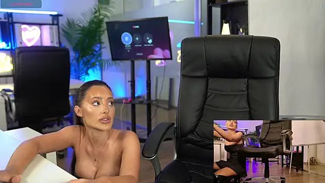 BabesGoWild online show from 07-08-26, 05:01