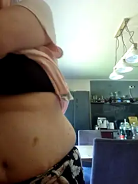 Snapshot of GoldenWifee chatting on 06-18-26, 08:58 GoldenWifee online show from 06-18-26, 08:58