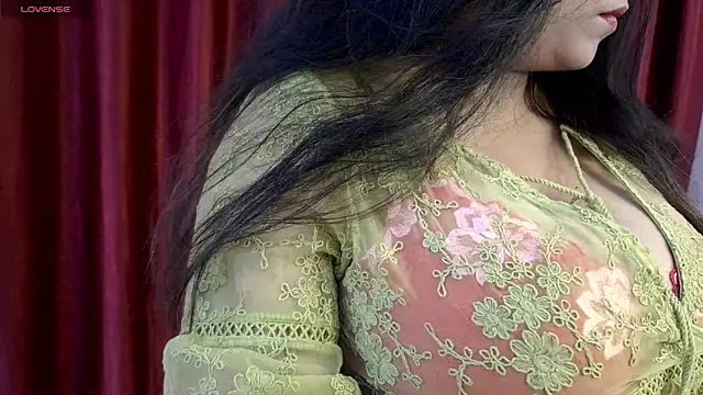 Snapshot of hey_rhea chatting on 07-19-26, 05:27 hey rhea online show from 07-19-26, 05:27