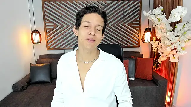 Snapshot of LevinFox chatting on 06-16-26, 11:24 LevinFox online show from 06-16-26, 11:24