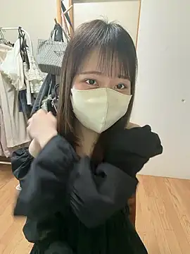 Miiruuu75 online show from 06-10-26, 12:11