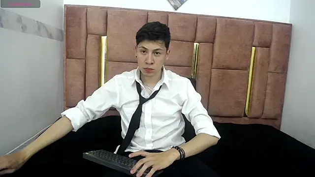 Snapshot of MIA_COINS chatting on 06-10-26, 07:29 MIA COINS online show from 06-10-26, 07:29