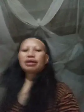 Snapshot of Ila-min chatting on 06-18-26, 03:27 Ila-min online show from 06-18-26, 03:27