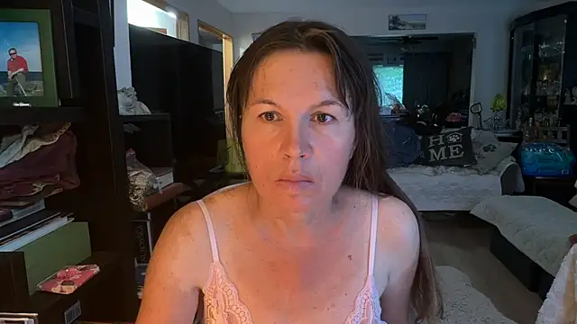 Snapshot of monikam82 chatting on 06-07-26, 10:19 monikam82 online show from 06-07-26, 10:19