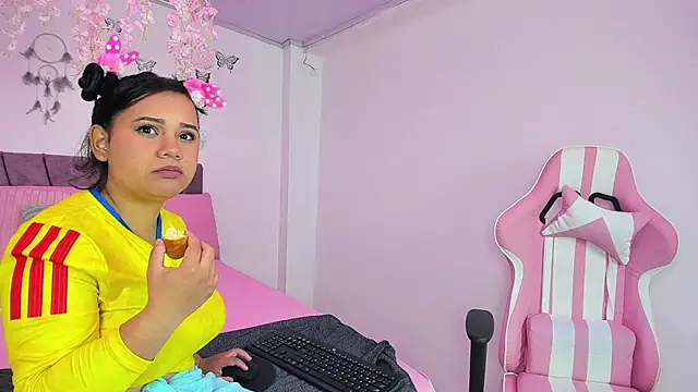 NahomyEvans online show from 06-17-26, 12:40