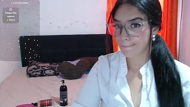 Snapshot of emma_grace11 chatting on 06-06-26, 06:23 emma grace11 online show from 06-06-26, 06:23
