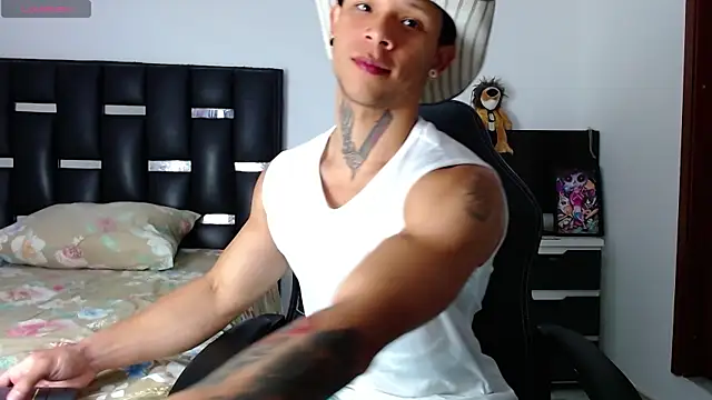 Snapshot of Erosscott_ chatting on 07-30-26, 03:22 Erosscott online show from 07-30-26, 03:22