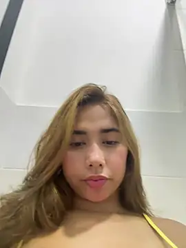 Snapshot of Issie_01 chatting on 07-05-26, 11:12 Issie 01 online show from 07-05-26, 11:12
