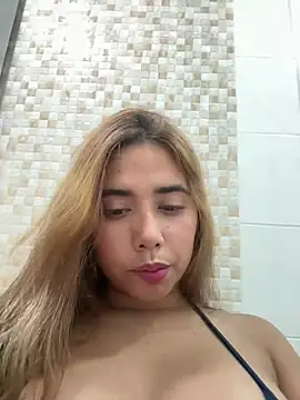 Snapshot of Issie_01 chatting on 07-26-26, 05:15 Issie 01 online show from 07-26-26, 05:15