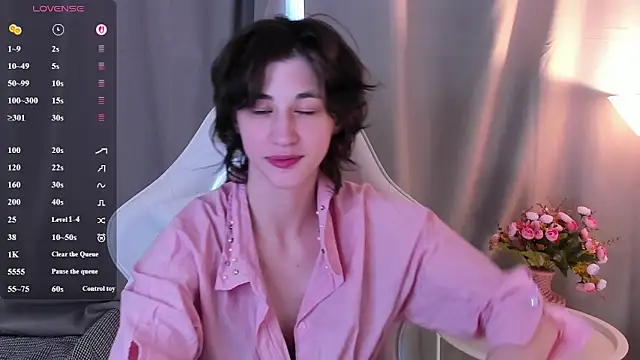 Snapshot of Carolina_Lu chatting on 06-18-26, 02:12 Carolina Lu online show from 06-18-26, 02:12