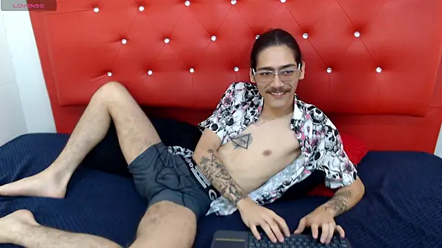 Snapshot of bigcock_robert chatting on 06-10-26, 07:24 bigcock robert online show from 06-10-26, 07:24