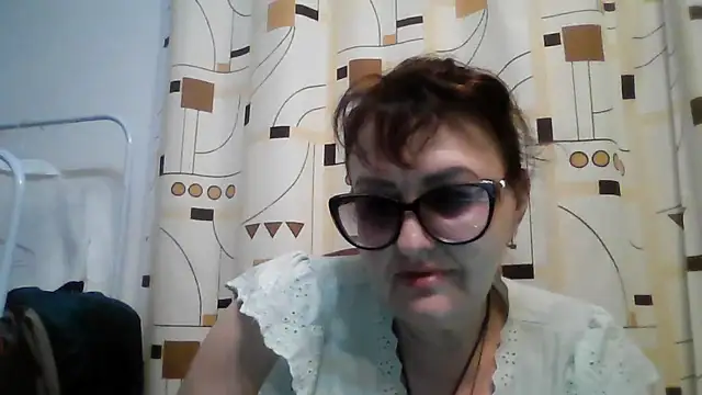 Snapshot of ErikaXShine chatting on 06-12-26, 06:29 ErikaXShine online show from 06-12-26, 06:29