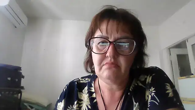 Snapshot of ErikaXShine chatting on 06-18-26, 11:58 ErikaXShine online show from 06-18-26, 11:58