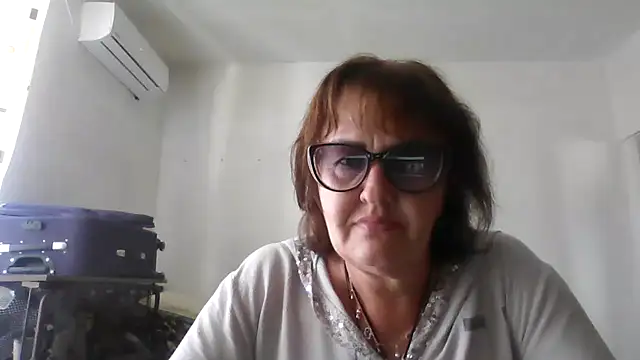 Snapshot of ErikaXShine chatting on 06-22-26, 12:13 ErikaXShine online show from 06-22-26, 12:13