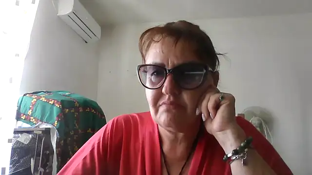 Snapshot of ErikaXShine chatting on 06-25-26, 12:09 ErikaXShine online show from 06-25-26, 12:09