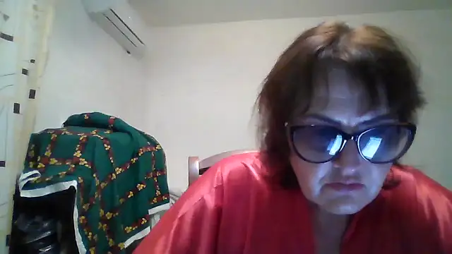 Snapshot of ErikaXShine chatting on 06-26-26, 08:13 ErikaXShine online show from 06-26-26, 08:13