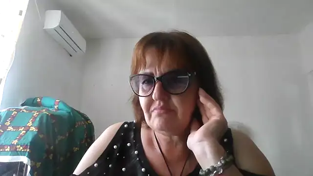 Snapshot of ErikaXShine chatting on 06-28-26, 12:00 ErikaXShine online show from 06-28-26, 12:00