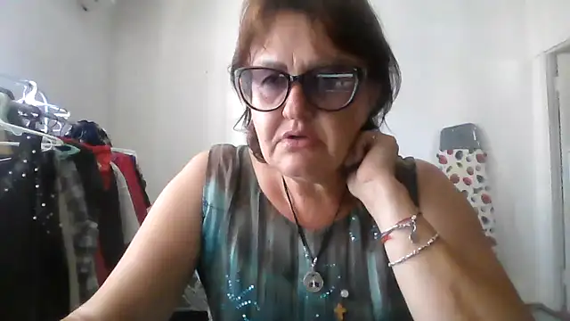 Snapshot of ErikaXShine chatting on 07-24-26, 12:25 ErikaXShine online show from 07-24-26, 12:25