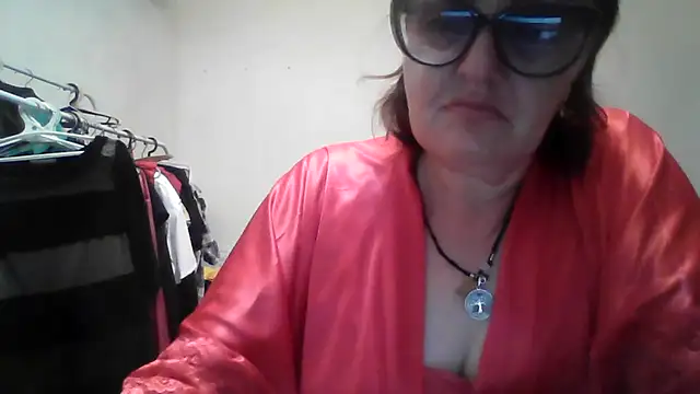 Snapshot of ErikaXShine chatting on 07-25-26, 08:17 ErikaXShine online show from 07-25-26, 08:17