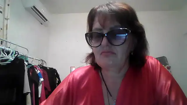 Snapshot of ErikaXShine chatting on 07-26-26, 07:32 ErikaXShine online show from 07-26-26, 07:32