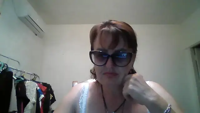 Snapshot of ErikaXShine chatting on 07-27-26, 07:21 ErikaXShine online show from 07-27-26, 07:21